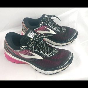Women’s Brooks Ghost10 size 7w